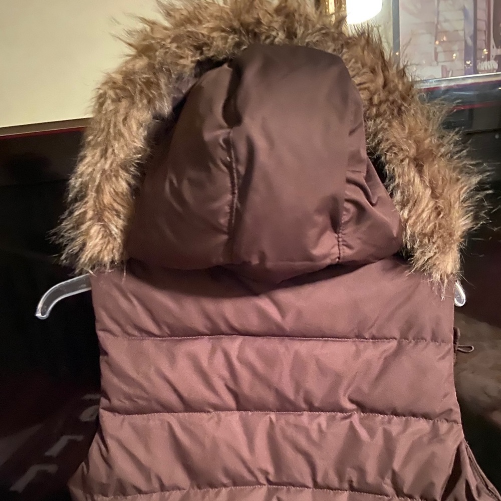 GAP Puffy Vest - Picture 2 of 5